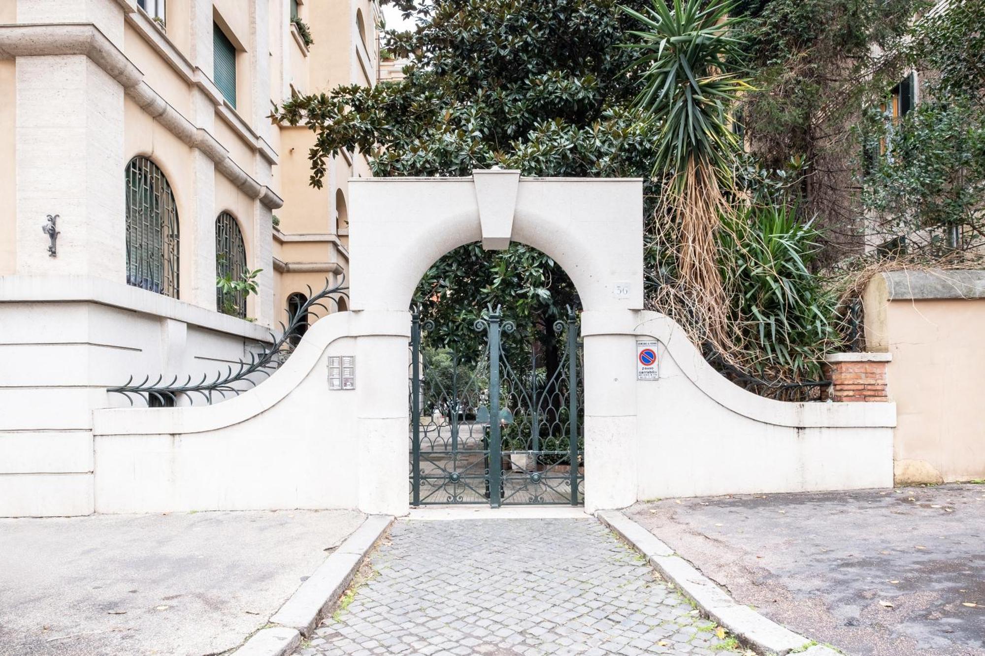 Vatican36 Guest House Рим Екстериор снимка